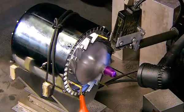 渦輪噴氣發動機是如何制造的，先切削出螺旋狀槳葉，再做出燃燒室