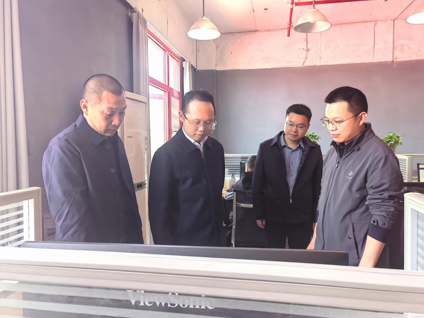 区委副书记、区长邱伟到网优电商科技园督导安全生产工作