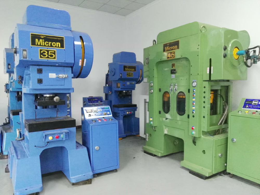 出售台湾瑛瑜龙门30吨高速冲床一台-东莞市优易斯自动化设备有限公司